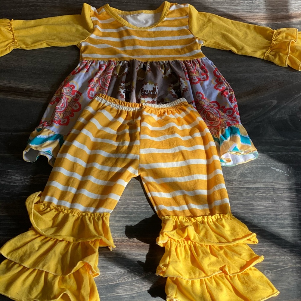 Girls Outfit - Picture 2 of 5